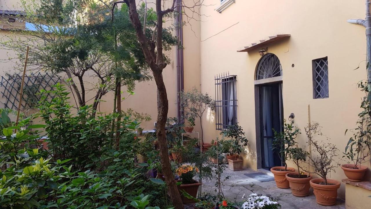 Cynthia'S Garden - Apartment With Private Garden In Santa Croce Флоренция Екстериор снимка
